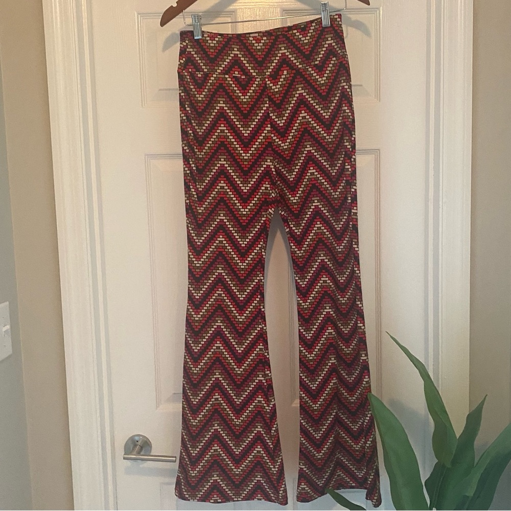 Women’s high rise flared pants. 2 pack. Multi red and solid black. NWT. L - Picture 6 of 14